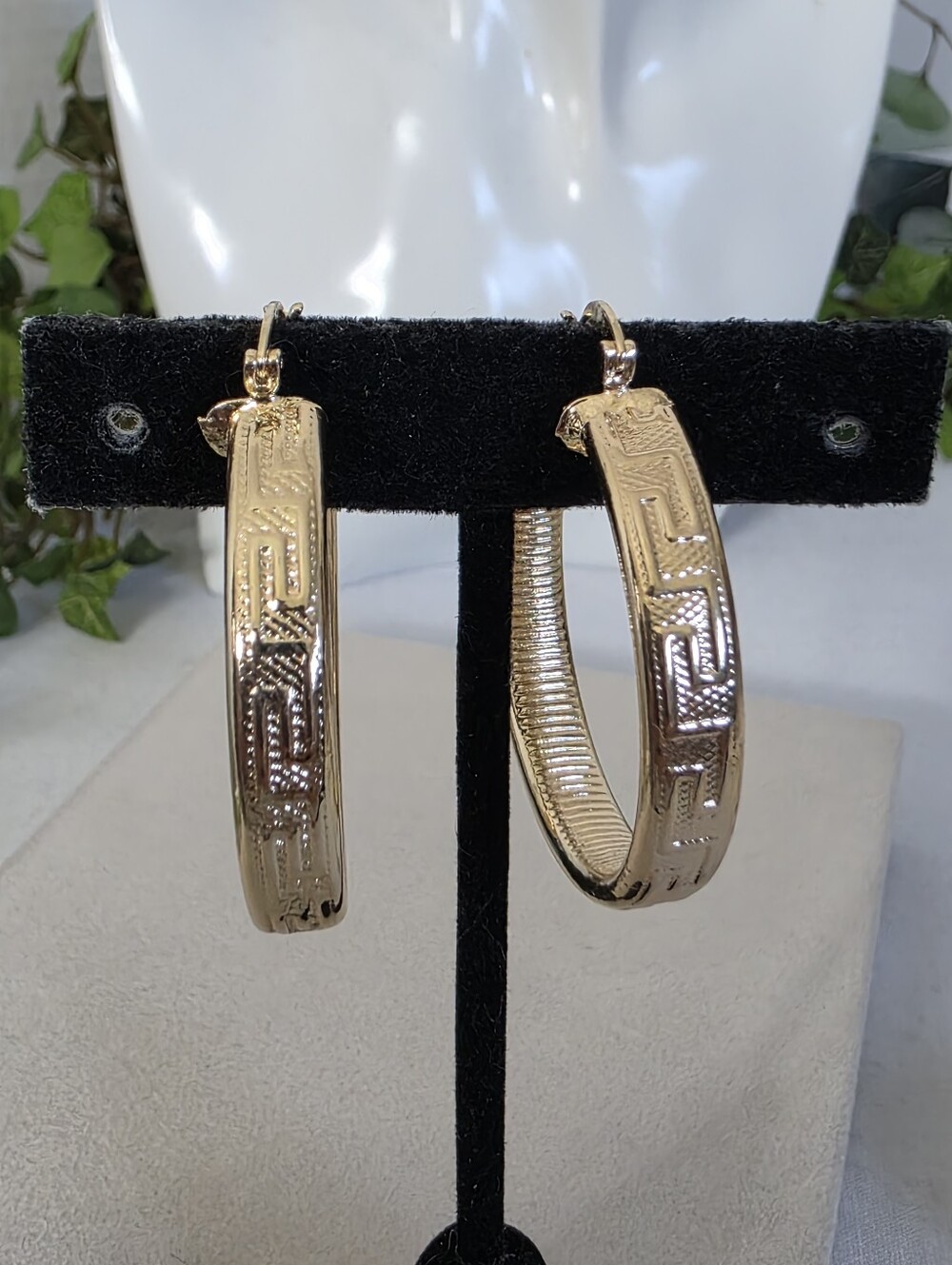Textured Gold Hoop Earrings with Greek Key Etching & Ribbed Interior - Picture 4 of 9